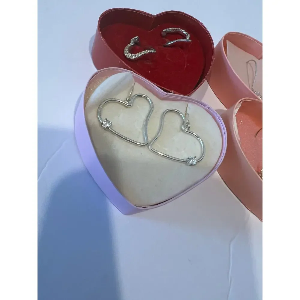4 Pair of Avon Gift Giving Pierced Heart Shaped Earrings with Boxes Christmas - Picture 6 of 7